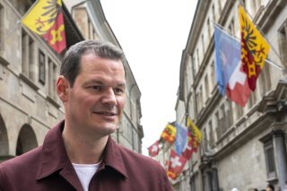 L'association de soutien à l'action politique de Pierre Maudet a été sanctionnée pour ne pas avoir respecté les normes légales relative à la transparence en matière d'élections. Cette association avait soutenu la campagne qui avait permis à Pierre Maudet de revenir au pouvoir en 2023 (archives). KEYSTONE/MARTIAL TREZZINI